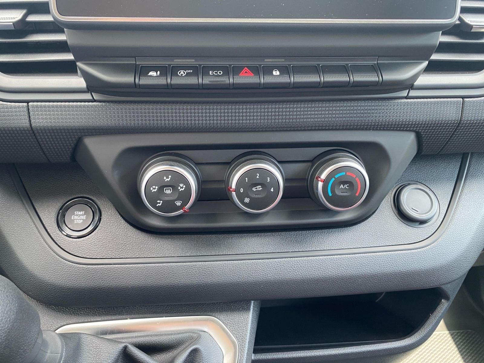 Nissan Primastar Kasten L1H1 3,0t dci130 MT N-CONNECTA 1ST LRB NAVI