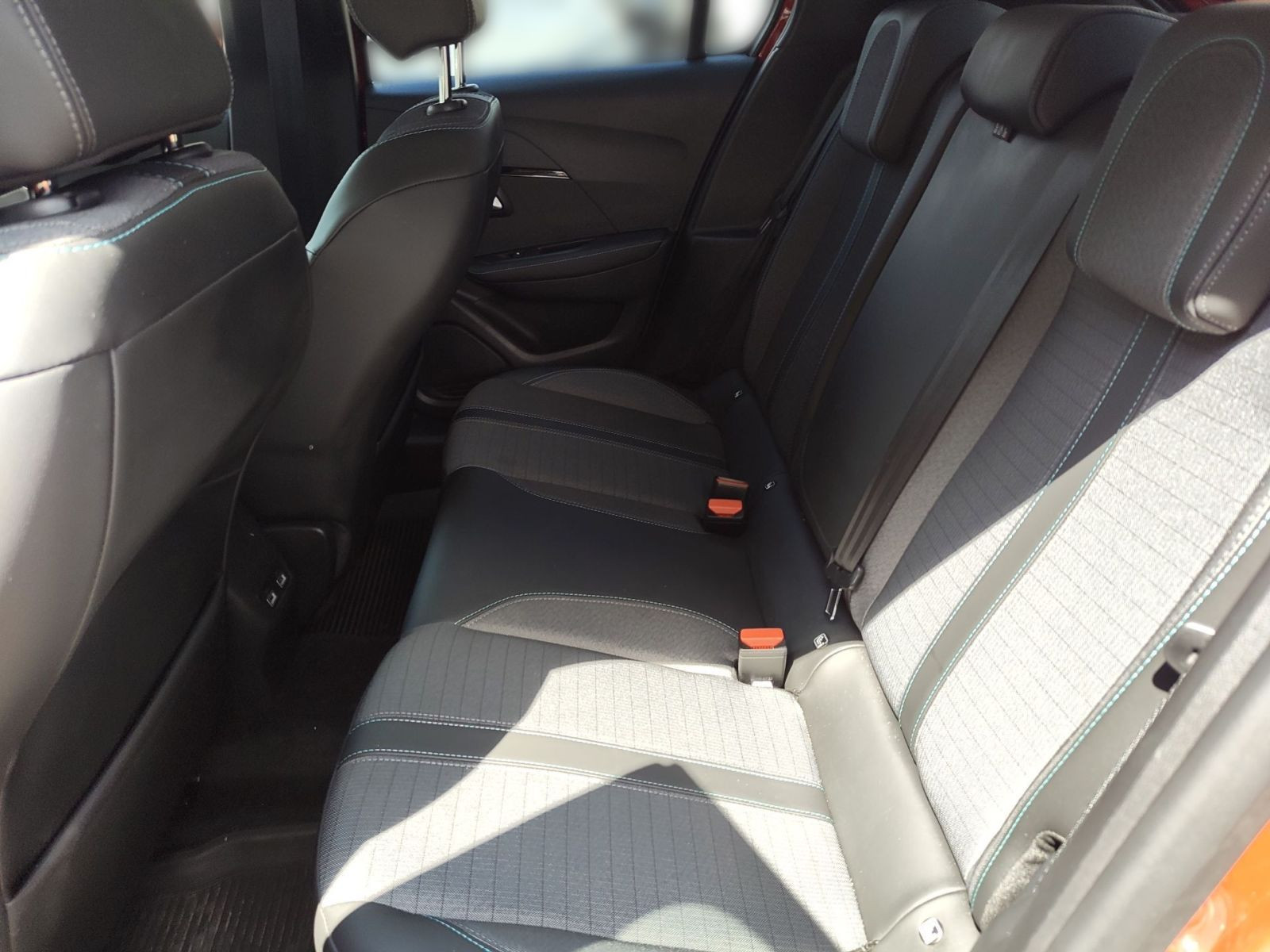 Peugeot 208 1.2 AllurePack PureTech100 Automatik*LED*CAM