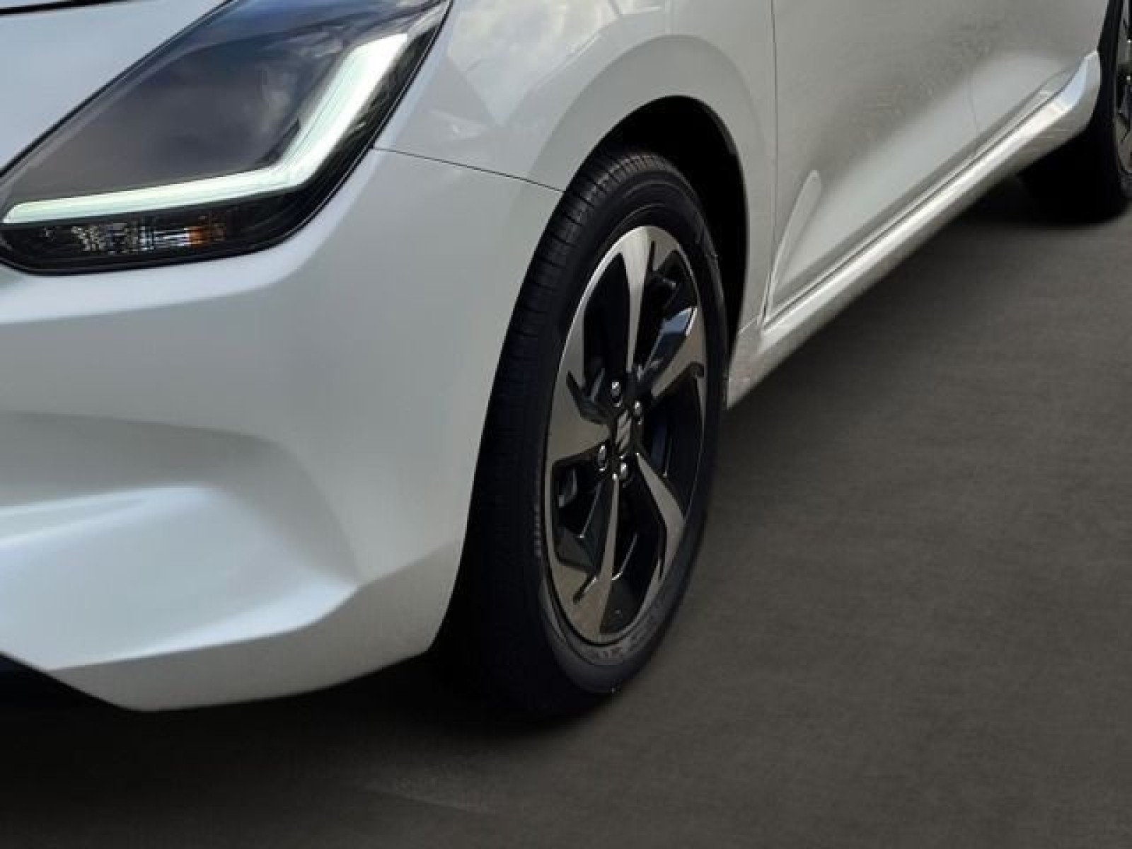 Suzuki SWIFT COMFORT+ HYBRID 61kW)