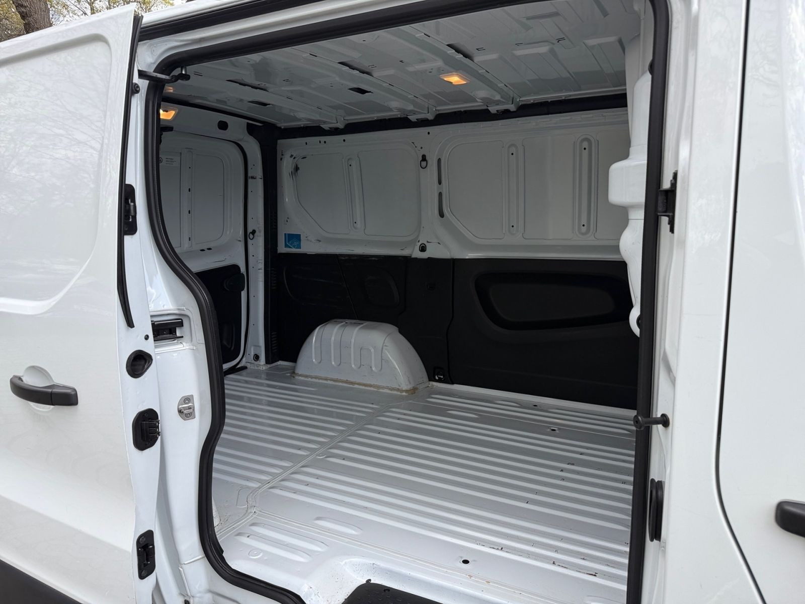 Nissan NV300 Kasten L1H1 2,7t MT COM