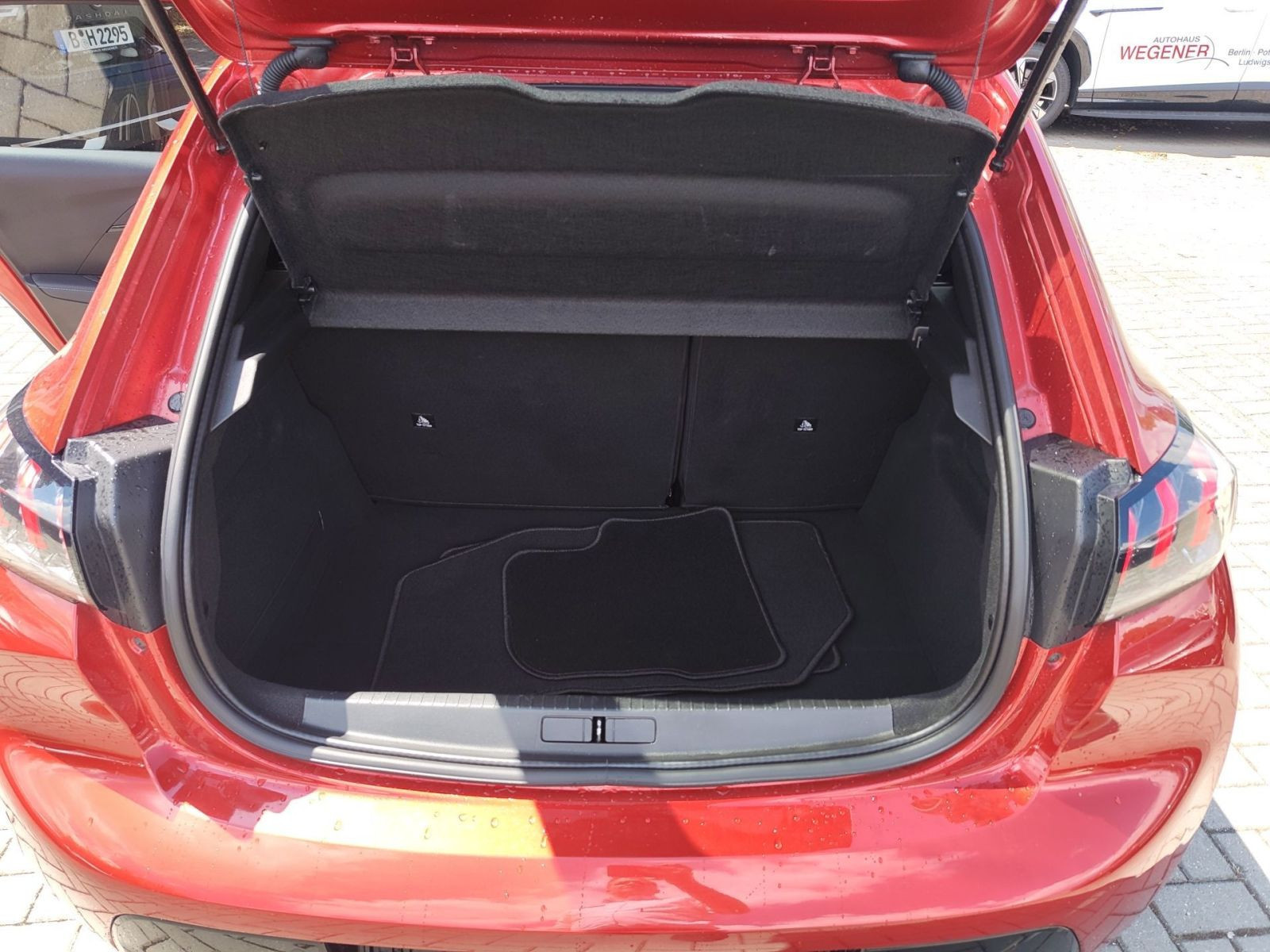 Peugeot 208 1.2 AllurePack PureTech100 Automatik*LED*CAM