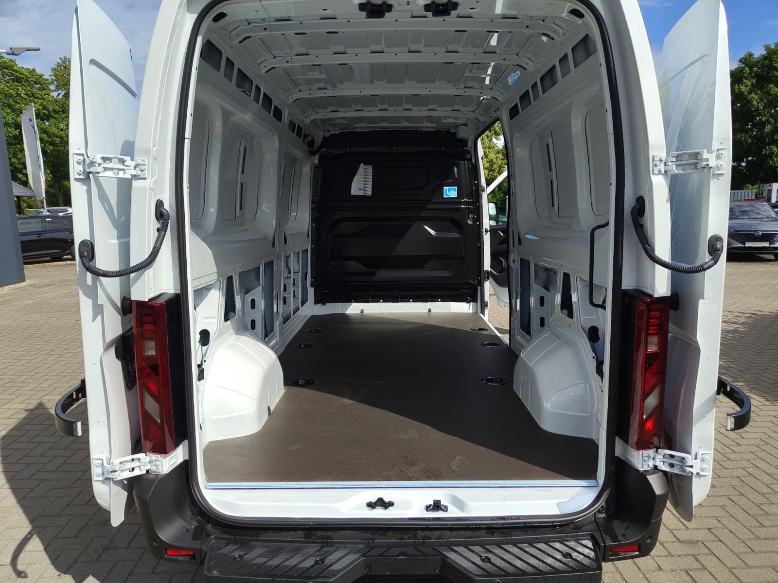 Nissan Interstar Kawa L3H2 3,5t N-Connecta - LRP SHZ BA 270°