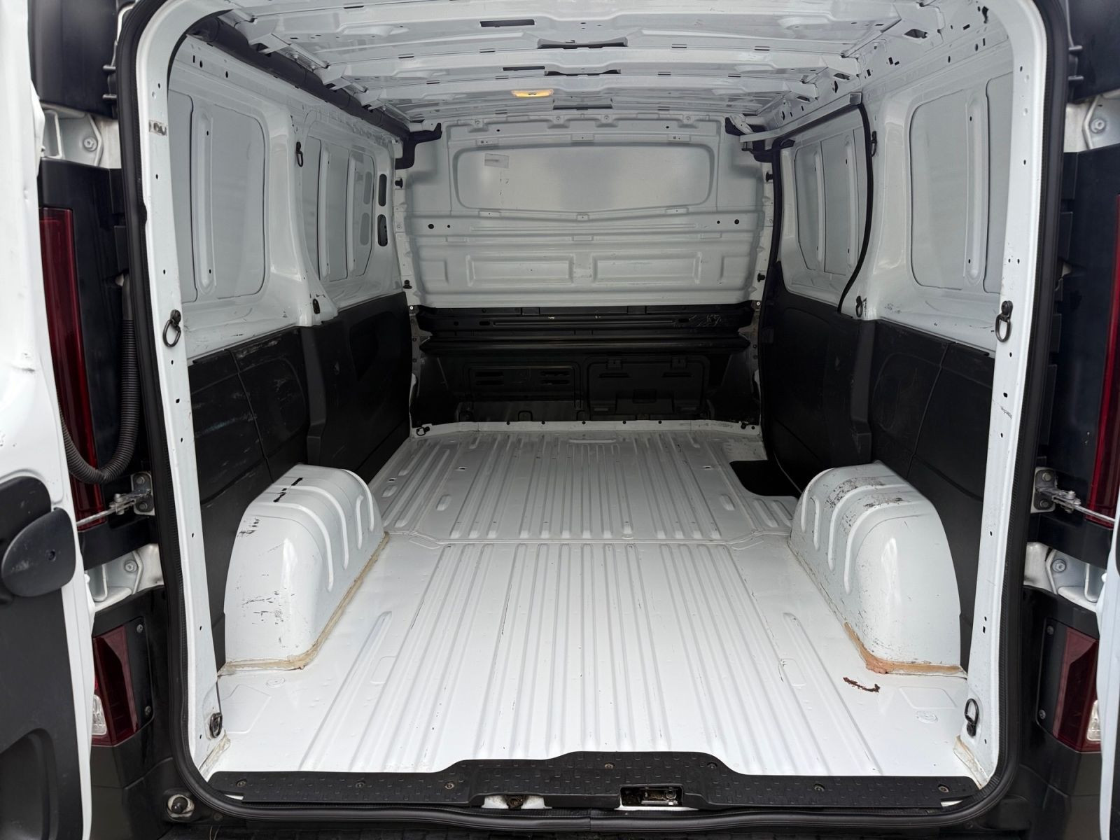 Nissan NV300 Kasten L1H1 2,7t MT COM