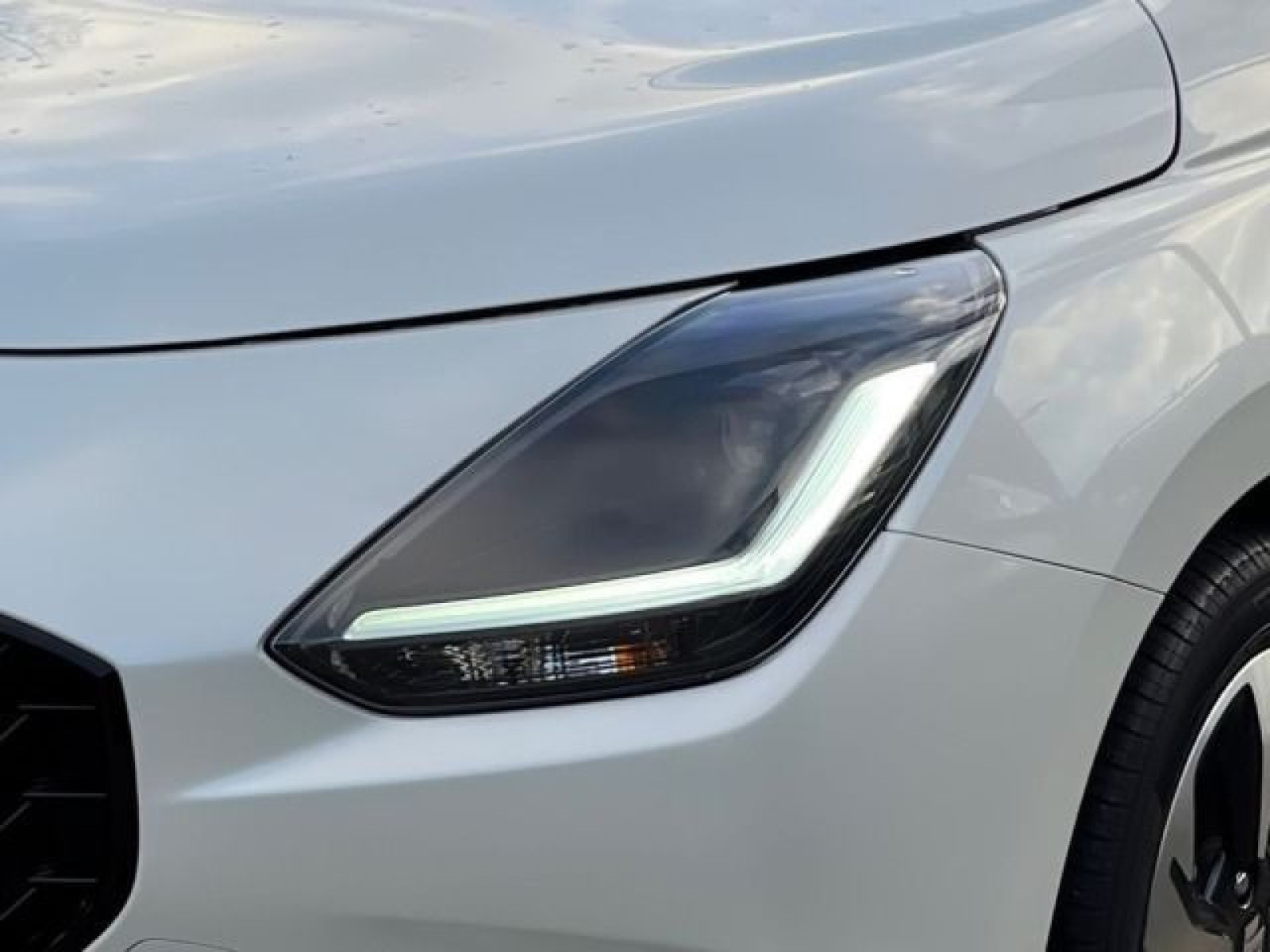 Suzuki SWIFT COMFORT+ HYBRID 61kW)